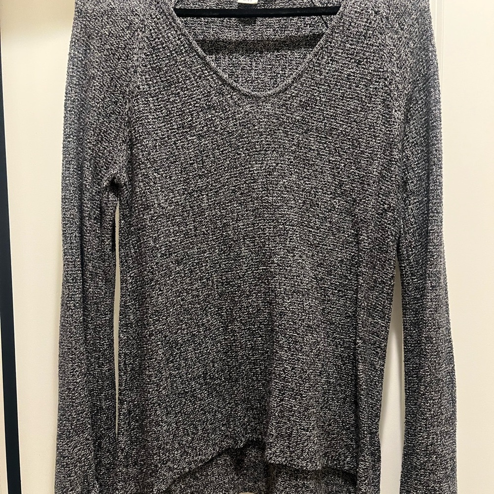 GAP Women's Heather Gray V-Neck Long Sleeve Knit Top